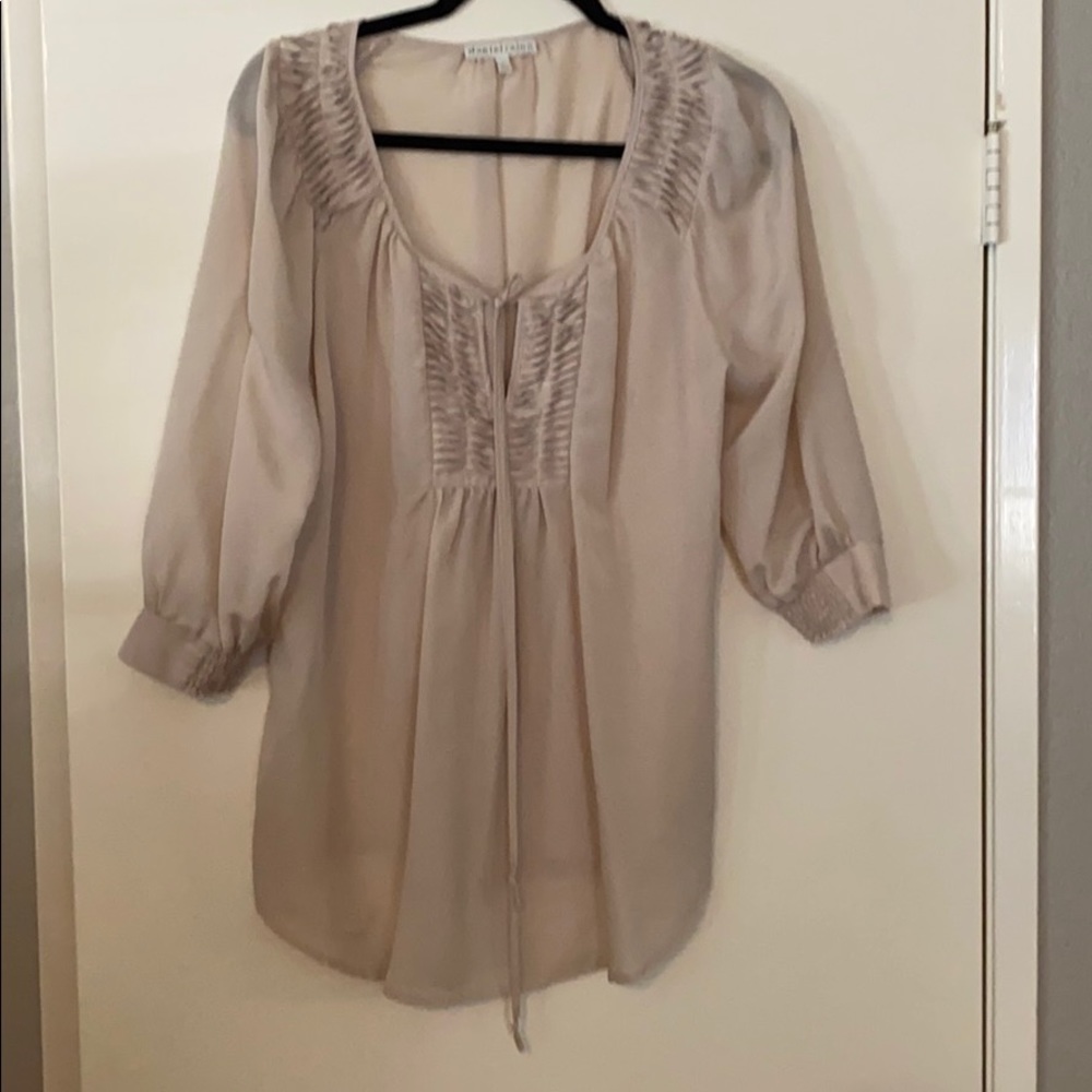 Cute dressy blouse by Daniel Rain size large